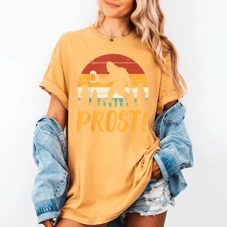 Bigfoot Sasquatch Prost Retro Bavarian Oktoberfest Men Women Women's Comfort Colors T-Shirt