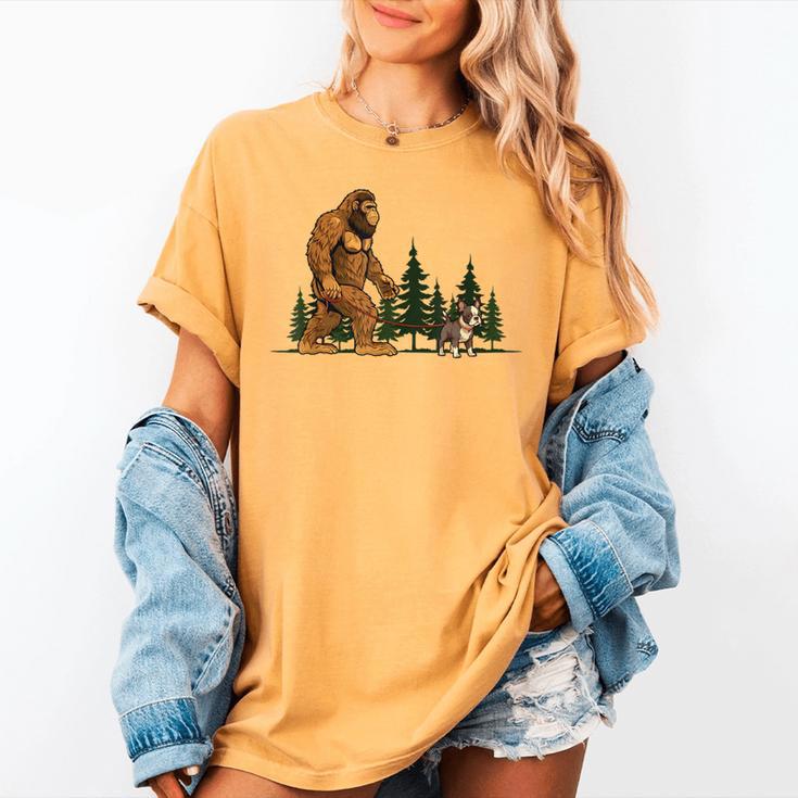 Boston Terrier Bigfoot Dog Walking Dog Mom Dad Kids Women's Comfort Colors T-Shirt