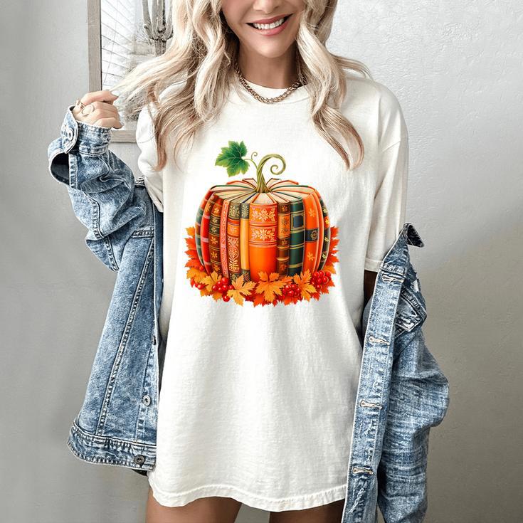 Fall Book Autumn Reading Teacher Halloween Pumpkin Season Women's Comfort Colors T-Shirt