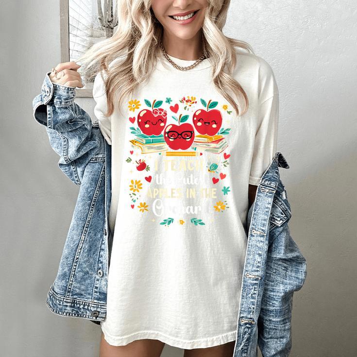 I Teach The Cutest Apples In The Orchard Cute Fall Teacher Women's Comfort Colors T-Shirt