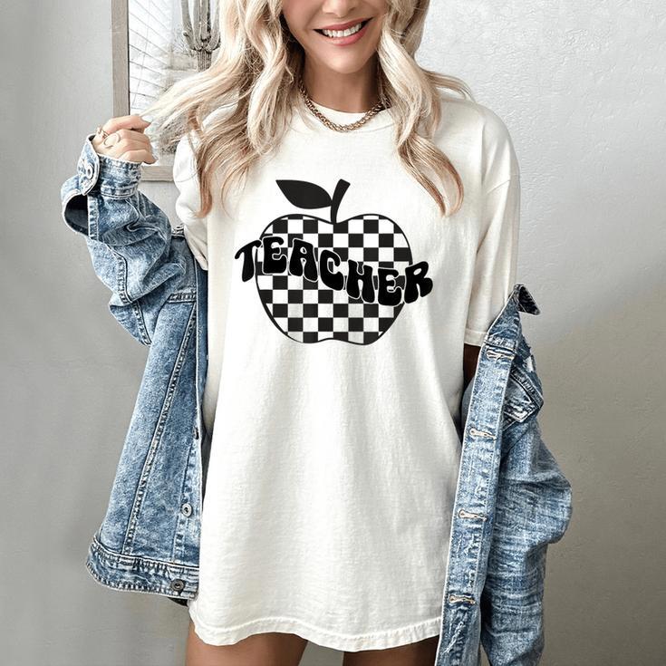 Back To School Checkered Apple Teacher Checkerboard Teacher For Men Women Girls Kids Women's Comfort Colors T-Shirt