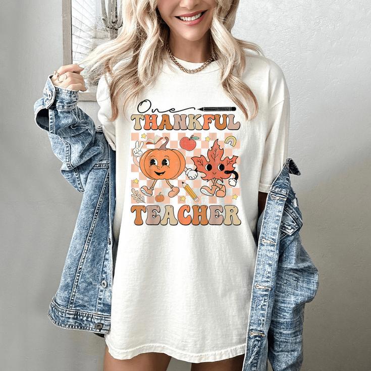 One Thankful Teacher Thanksgiving Groovy Fall Autumn Teacher Women's Comfort Colors T-Shirt