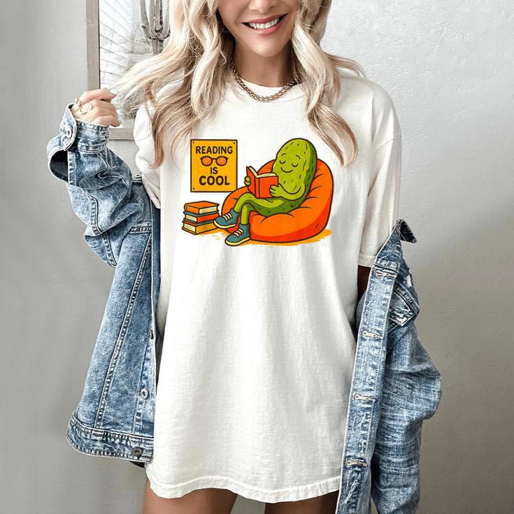 Pickle Reading Books Bookworm Teacher Librarian Kids Retro Women's Comfort Colors T-Shirt