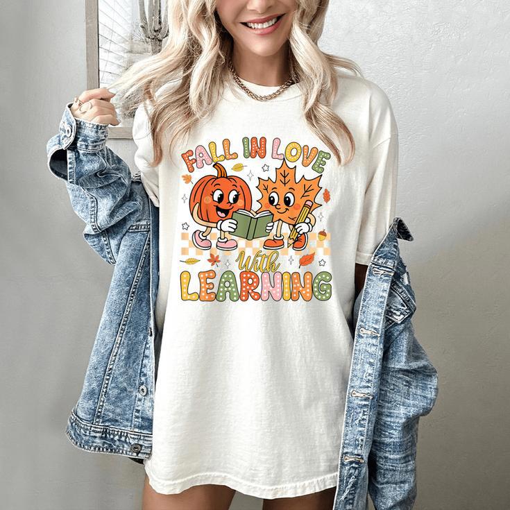Retro Fall In Love With Learning Autumn Pumpkin Teacher Kids Women's Comfort Colors T-Shirt