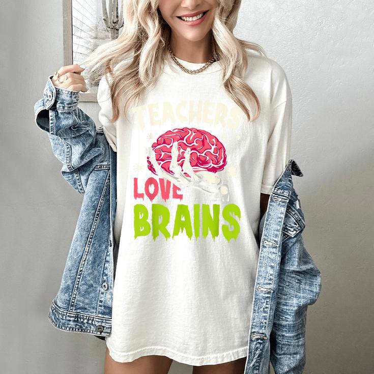 Teachers Love Brains Skeleton Halloween Teacher Funny Women's Comfort Colors T-Shirt