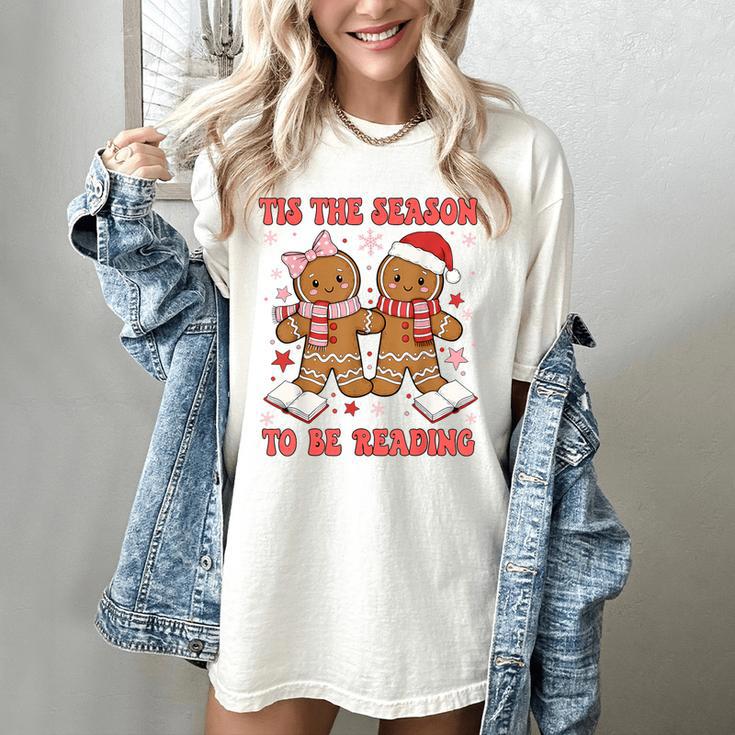 Tis The Season Reading Christmas Shirt Book Lovers Teacher Women's Comfort Colors T-Shirt
