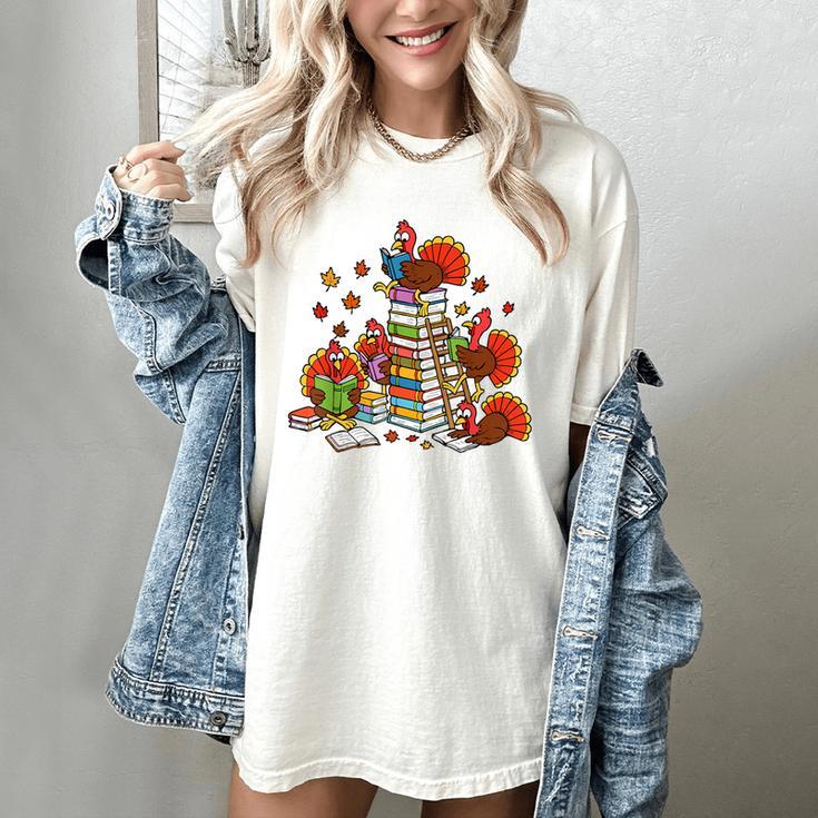 Turkey Reading Books Fall Thanksgiving Teacher Librarian Women's Comfort Colors T-Shirt