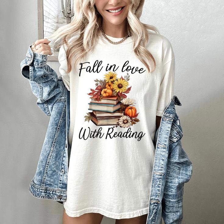 Fall In Love With Reading Book Autumn Teachers Pumpkins Women's Comfort Colors T-Shirt
