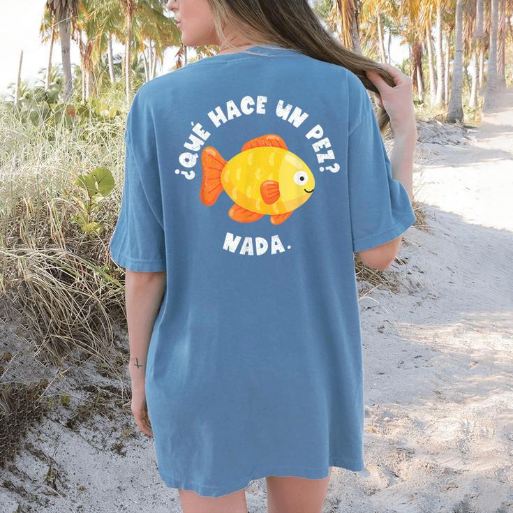 Que Hace Un Pez Nada Spanish Teacher Bilingual Teacher Dual Women's Comfort Colors T-Shirt Back Print