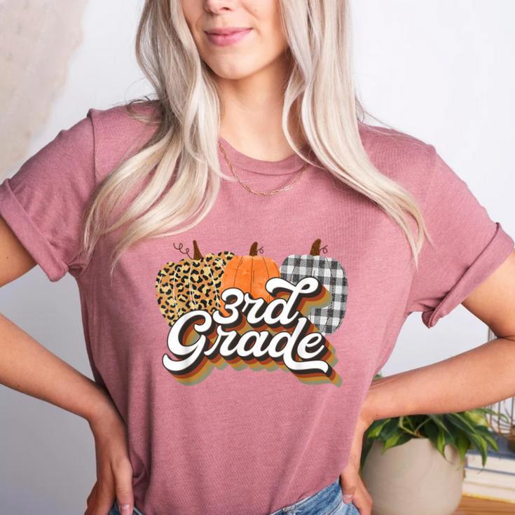 Fall Teacher Shirt 3rd Grade Teacher Retro Halloween Pumpkin Women's Heather T-Shirt
