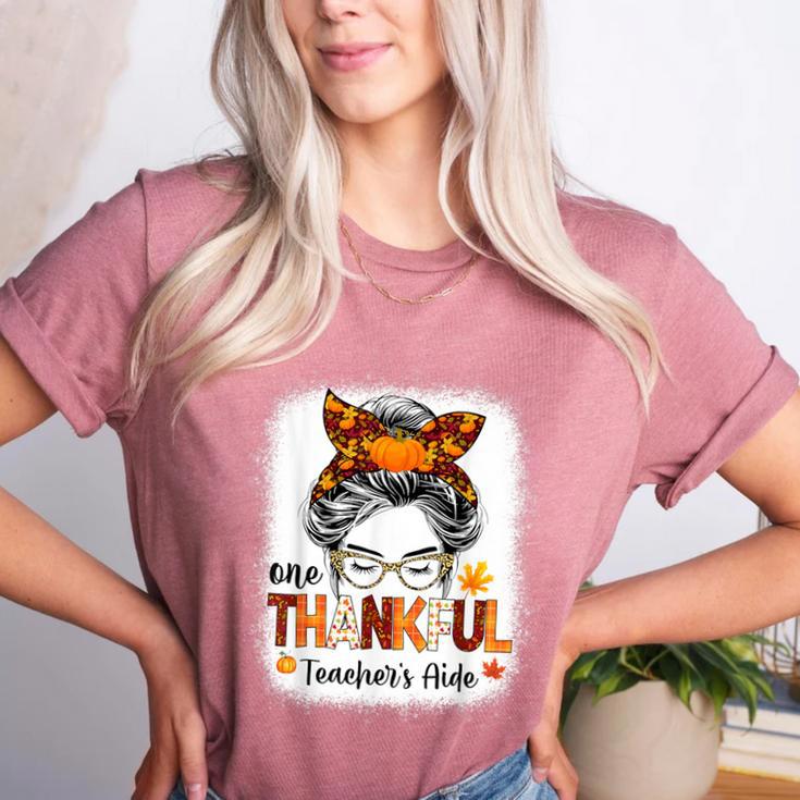 One Thankful Teacher's Aide Messy Bun Thanksgiving Fall Women's Heather T-Shirt