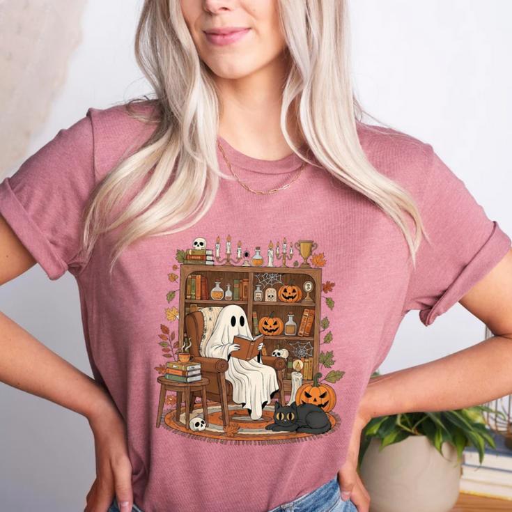 Vintage Ghost Book Reading Pumpkin Gothic Halloween Teachers Women's Heather T-Shirt