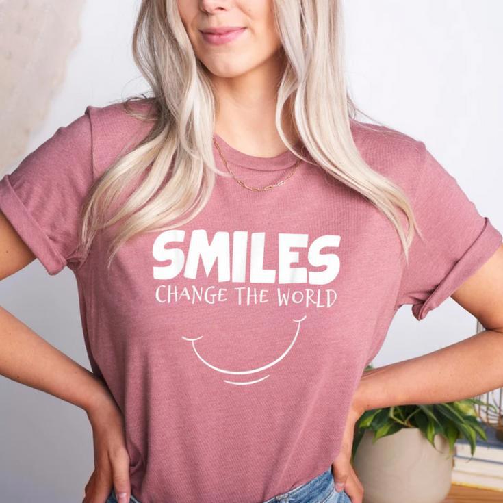 Smile Smiles Change The World Teacher T-Shirt Happy T-Shirt Women's Heather T-Shirt
