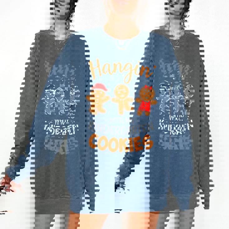 Hangin My Kindergarten Cookie Gingerbread Christmas Teacher For Men Women Kids Comfort Colors Sweatshirt