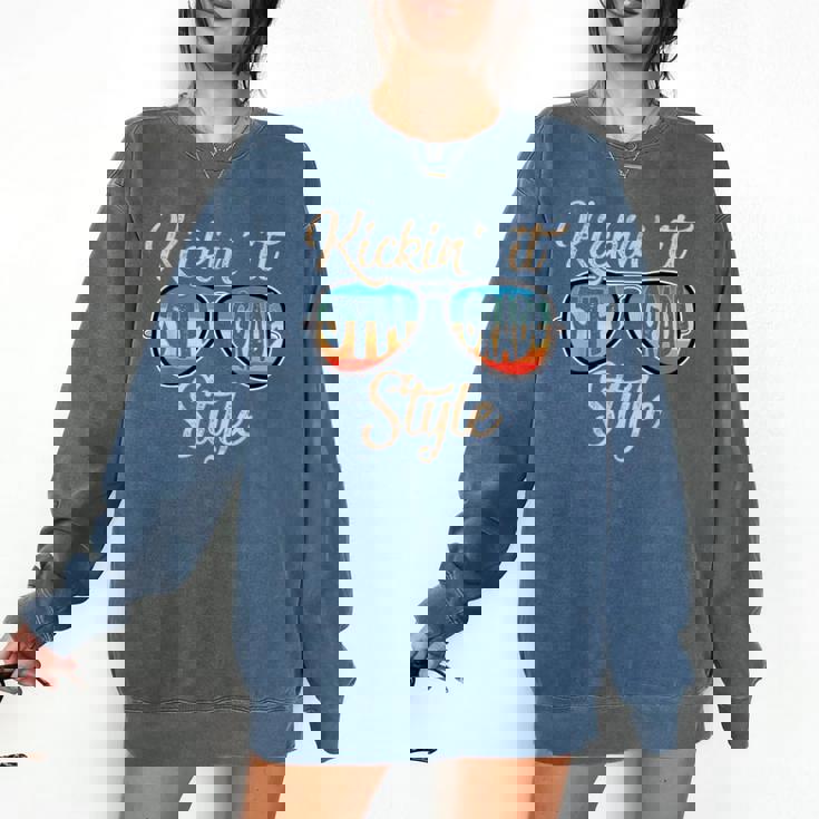 P41l Retro Kickin It 5th Grade Style Teacher Back To School For Men Women Girls Kids Comfort Colors Sweatshirt