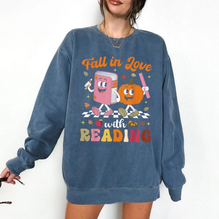 Retro Fall In Love With Learning Pumpkin Autumn Teacher Comfort Colors Sweatshirt