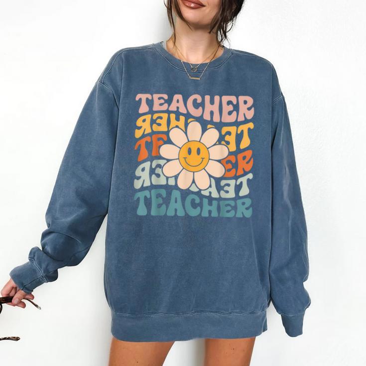 Retro Teacher Daisy Colorful Elementary School Teacher Comfort Colors Sweatshirt