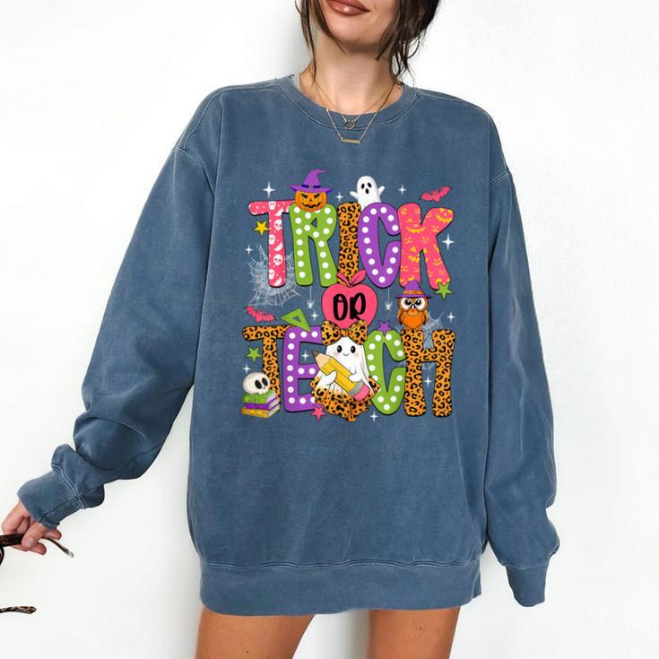 Retro Trick Or Teach Leopard Ghost Halloween Spooky Teacher Comfort Colors Sweatshirt