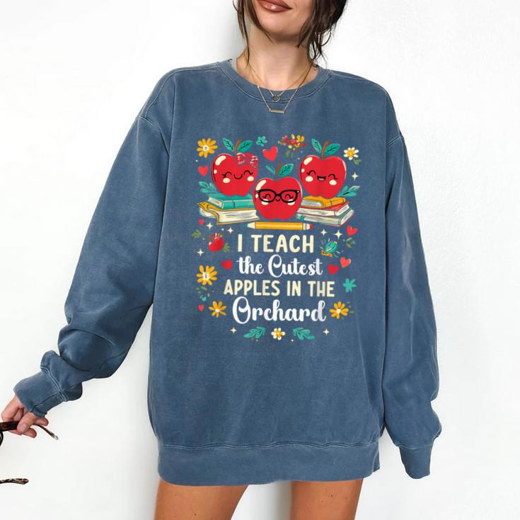 I Teach The Cutest Apples In The Orchard Cute Fall Teacher Comfort Colors Sweatshirt