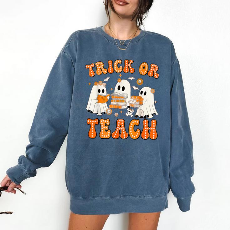Teacher Halloween Trick Or Teach Retro Groovy Floral Ghost Comfort Colors Sweatshirt