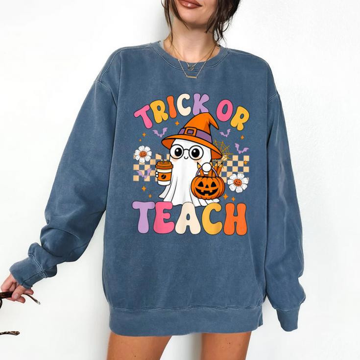 Trick Or Teach Cute Ghost Coffee Pumpkins Halloween Teacher Comfort Colors Sweatshirt