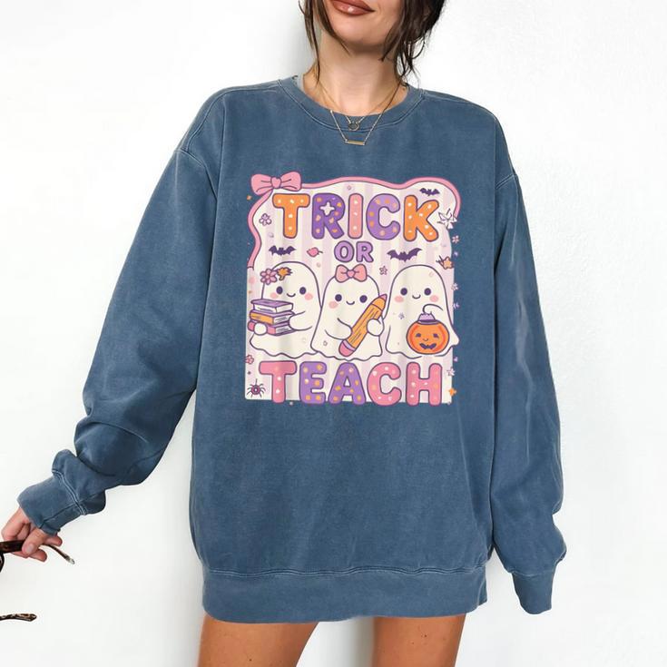 Trick Or Teach Retro Halloween Teacher Look Comfort Colors Sweatshirt