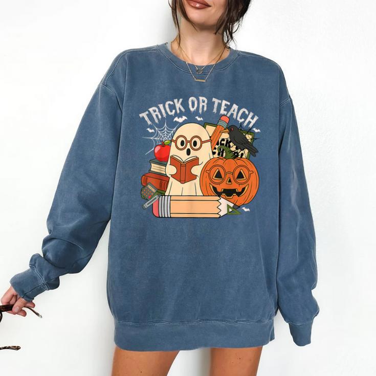 Trick Or Teach Retro Halloween Teacher Women Men Costume Comfort Colors Sweatshirt