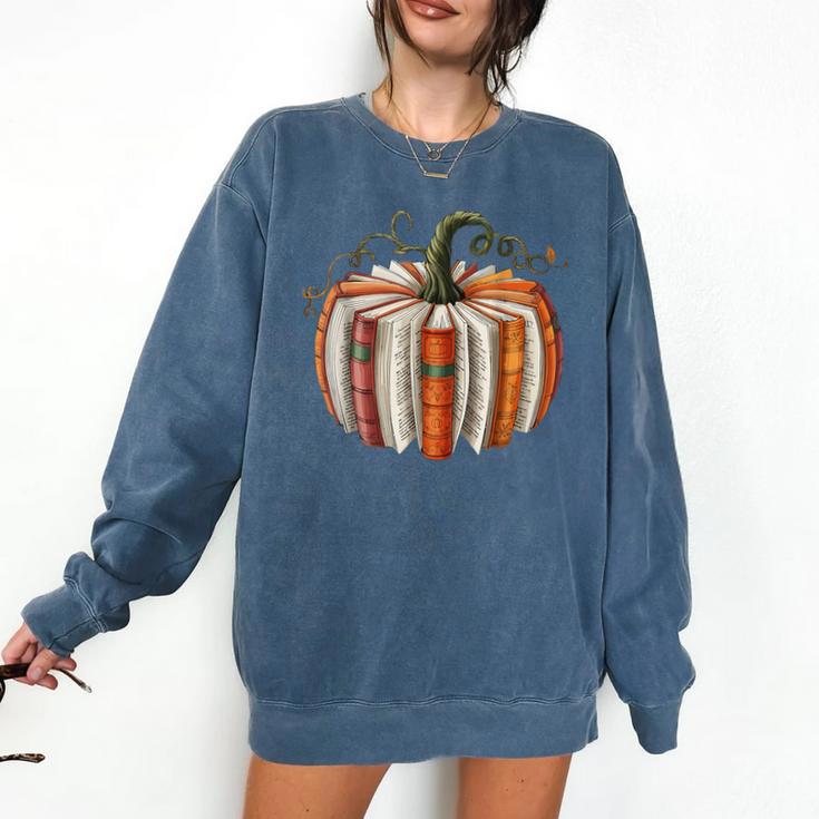 Vintage Book Pumpkin Autumn Fall Librarians Bookworm Teacher Comfort Colors Sweatshirt