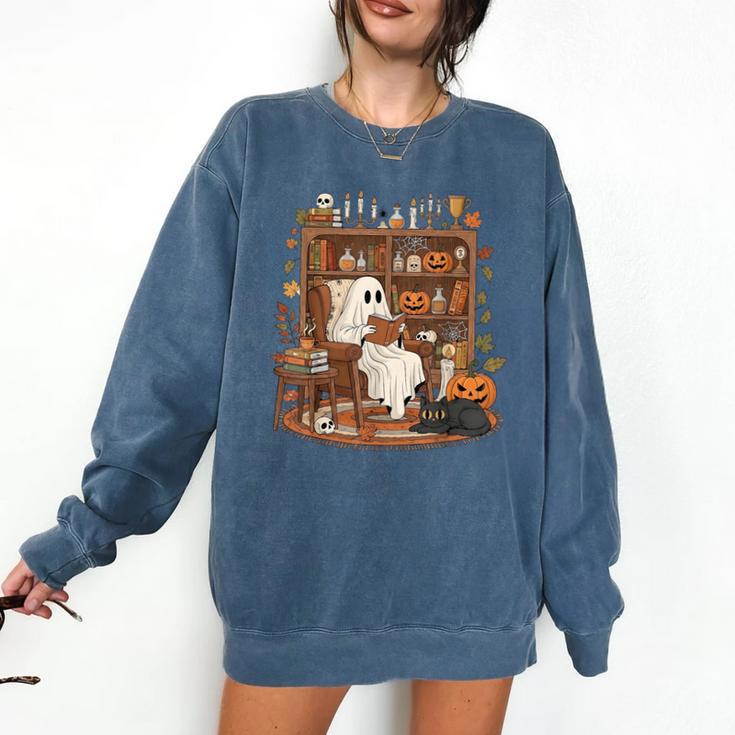 Vintage Ghost Book Reading Pumpkin Gothic Halloween Teachers Comfort Colors Sweatshirt