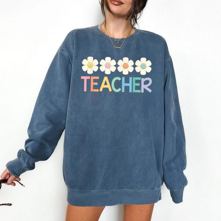 Groovy Teacher Cute Daisy Flower Retro Back To School Comfort Colors Sweatshirt Groovy Teacher Cute Daisy Flower Retro Back To School Comfort Colors Sweatshirt
