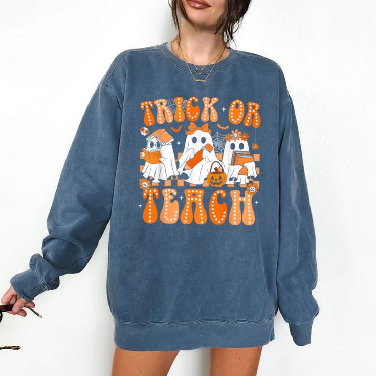 Groovy Teacher Halloween Trick Or Teach Ghost Men Women Kids Comfort Colors Sweatshirt