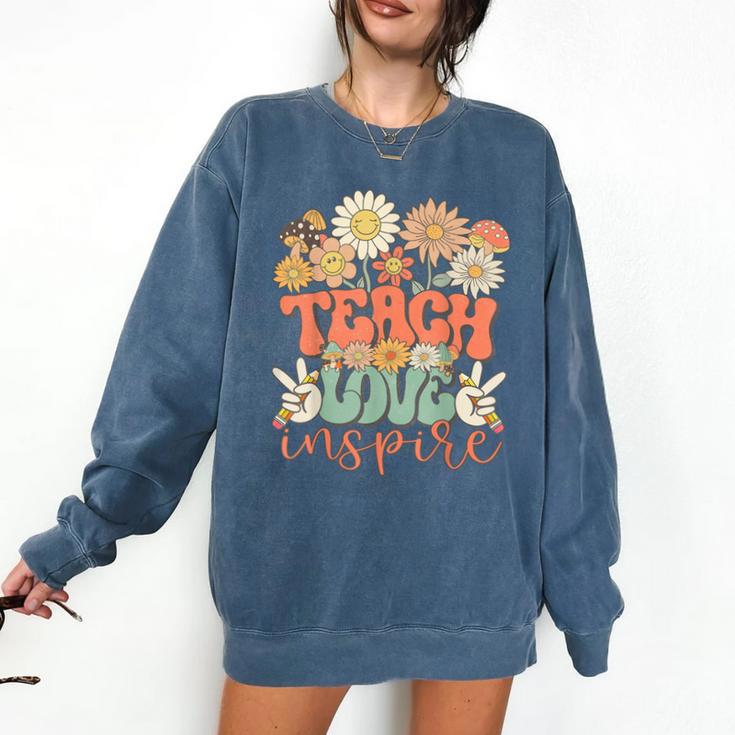 Teach Love Inspire Retro Groovy Daisy Back To School Teacher For Men Women Kids Comfort Colors Sweatshirt Teach Love Inspire Retro Groovy Daisy Back To School Teacher For Men Women Kids Comfort Colors Sweatshirt