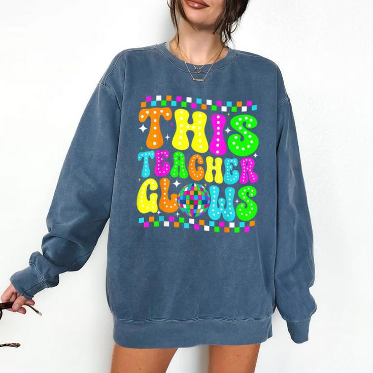 This Teacher 80s 90s Teachers's Day Glows Last Day Of School Comfort Colors Sweatshirt