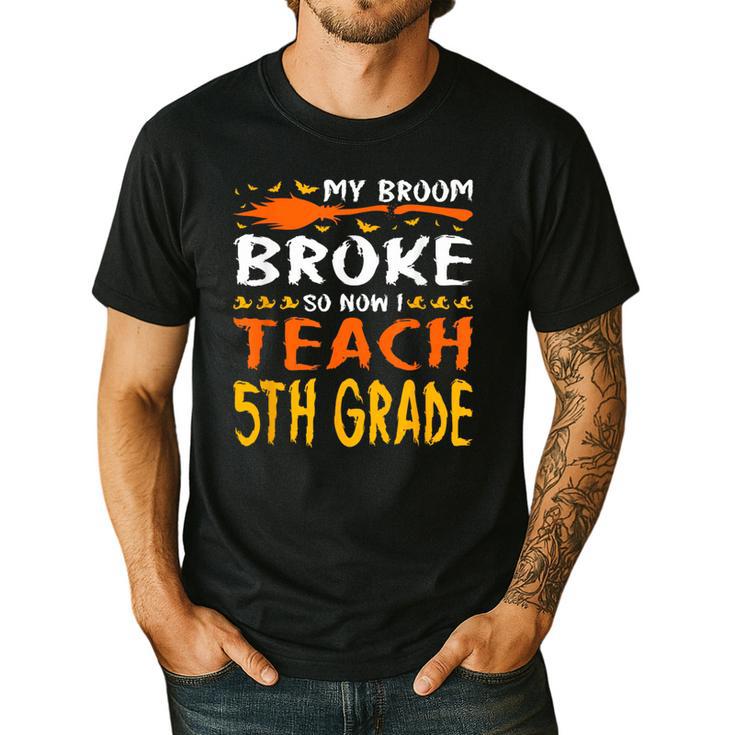 My Broom Broke So Now I Teach 5th Grade Halloween Teacher Men's Casual T-Shirt