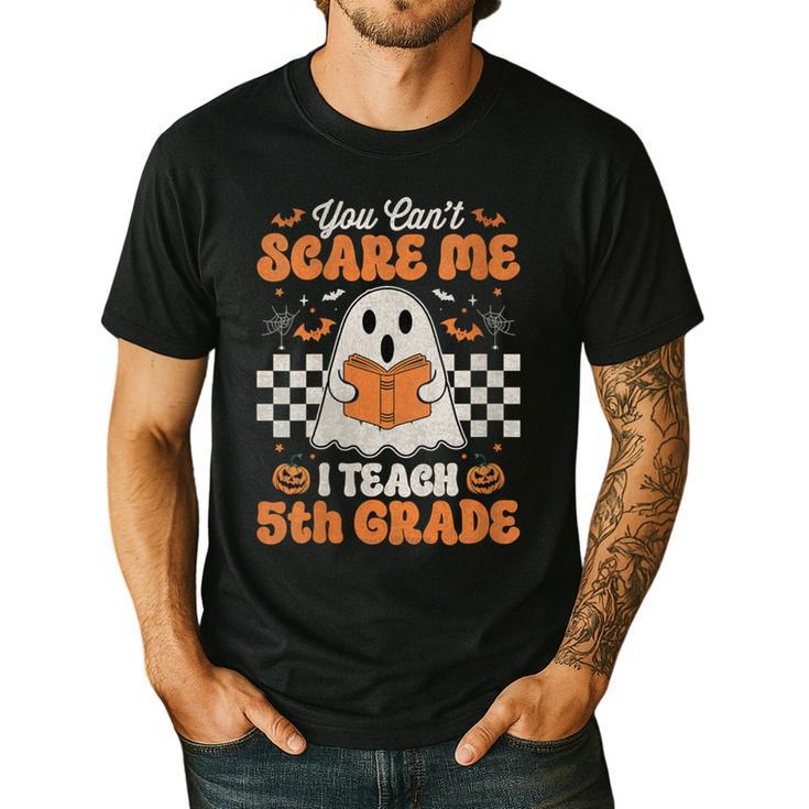 You Can't Scare Me I Teach 5th Grade Retro Teacher Halloween Men's Casual T-Shirt