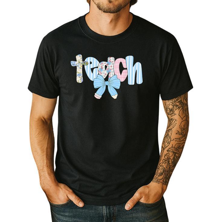 Coquette Bow Teach Teacher Happy First Day Back To School Men's Casual T-Shirt