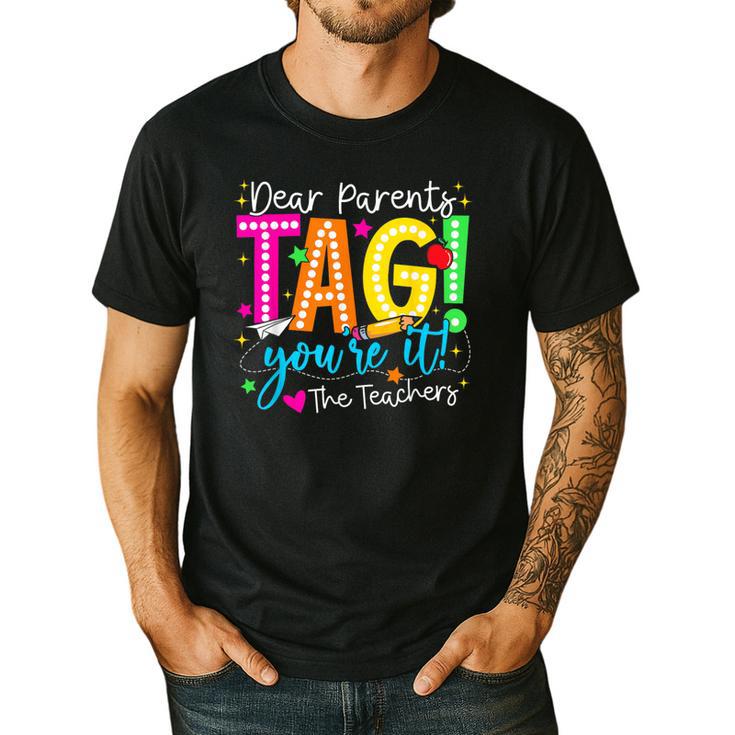 Dear Parents Tag You'Re It Love Teachers Last Day Of School Men's Casual T-Shirt