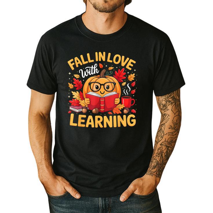 Fall In Love With Learning Pumpkin Thanksgiving Teacher Fall Men's Casual T-Shirt