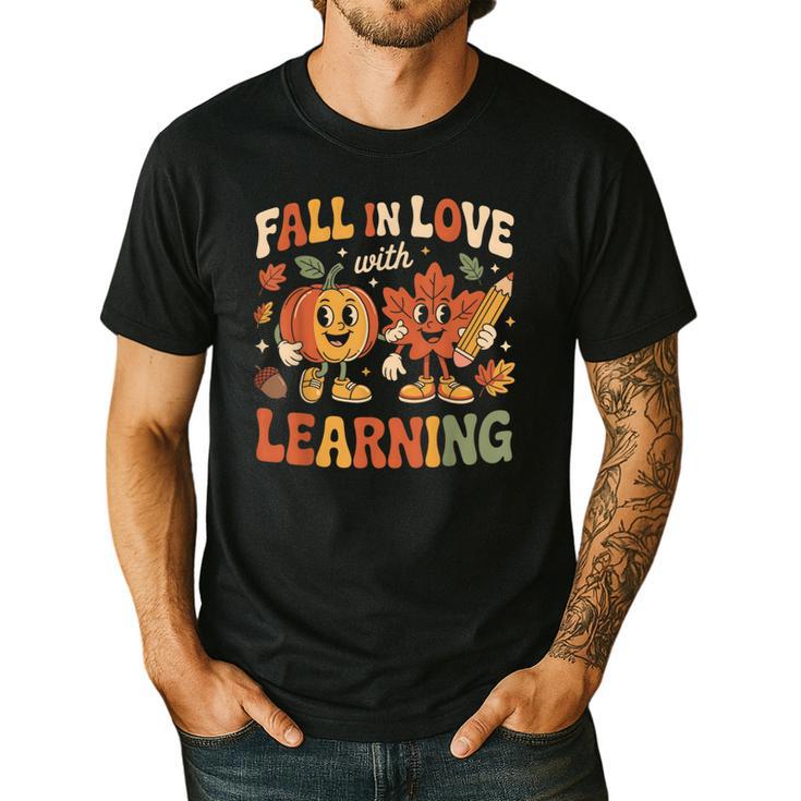 Fall In Love With Learning Retro Autumn Thanksgiving Teacher Men's Casual T-Shirt