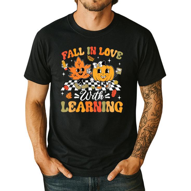 Fall In Love With Learning Fall Teacher Thanksgiving Retro Men's Casual T-Shirt