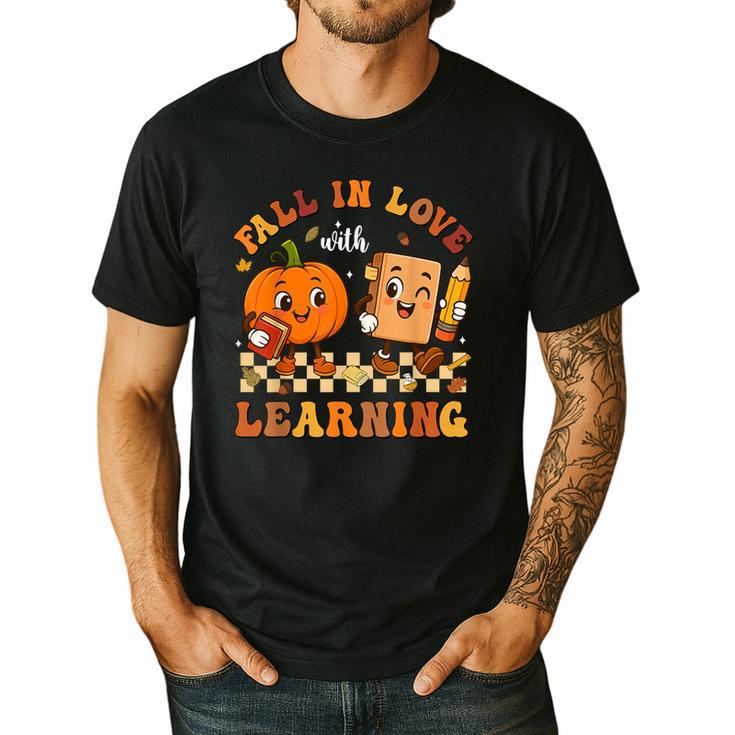 Fall In Love With Reading Book Autumn Pumpkins And Teachers Men's Casual T-Shirt