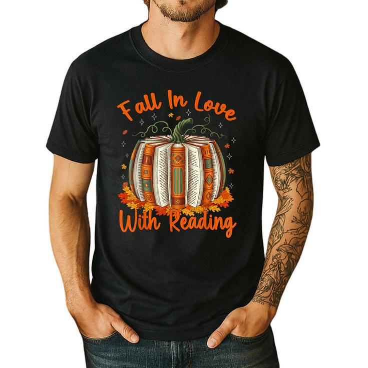 Fall In Love With Reading Pumpkin Autumn Librarians Teacher Men's Casual T-Shirt
