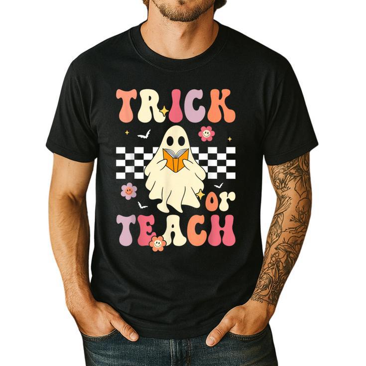 Groovy Teacher Halloween Retro Trick Or Teach Floral Ghost Men's Casual T-Shirt