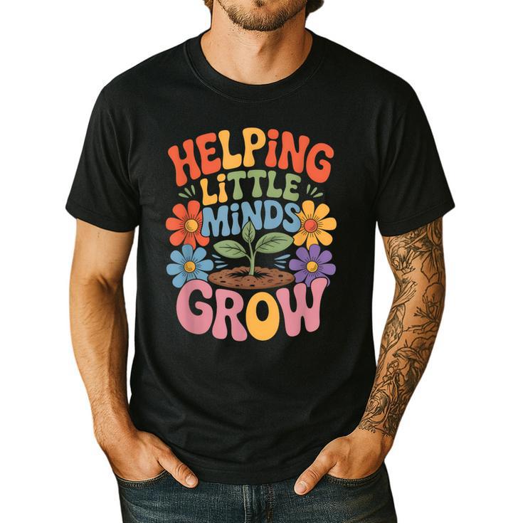 Helping Little Minds Grow Teacher First Day Back To School Men's Casual T-Shirt