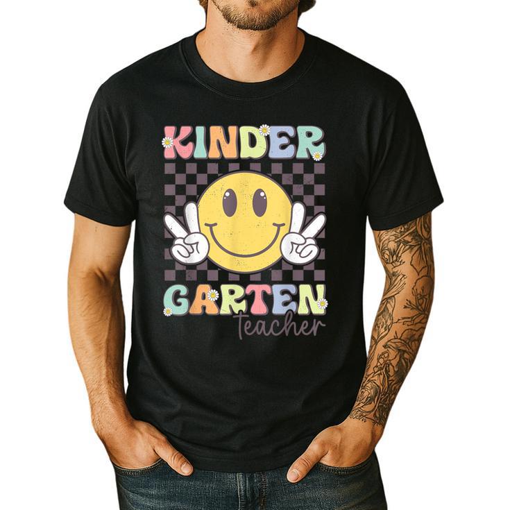 Kindergarten Teacher Team Hippie Smile Face Back To School Men's Casual T-Shirt