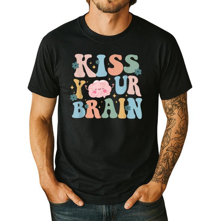Kiss Your Brain Teacher Inspire Educate Groovy Retro Vintage Men's Casual T-Shirt