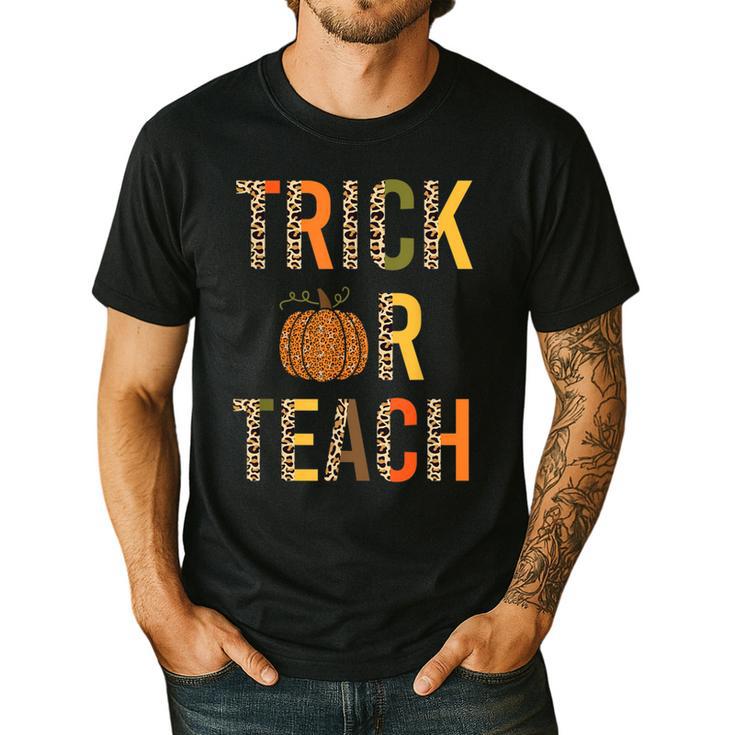 Leopard Trick Or Teach Halloween Teacher Costume Women Men's Casual T-Shirt