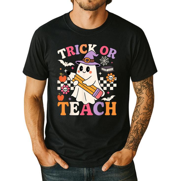 Retro Floral Ghost Trick Or Teach Groovy Teacher Halloween Men's Casual T-Shirt