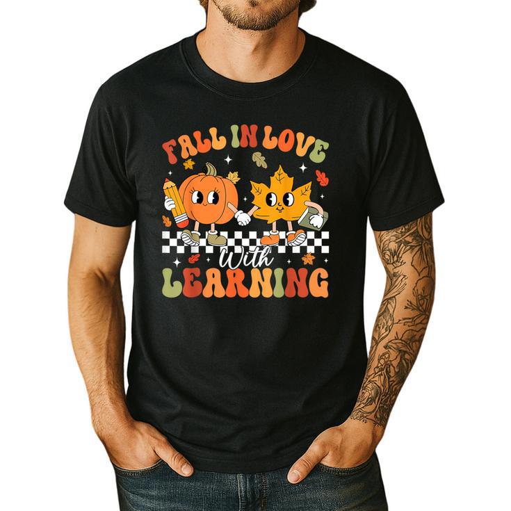 Retro Pumpkin Fall In Love With Learning Autumn Teacher Men's Casual T-Shirt