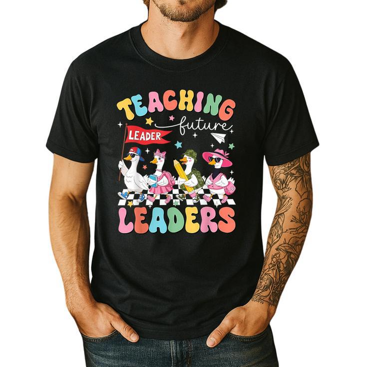 Teaching Future Leaders Groovy Teacher Back To School Men's Casual T-Shirt